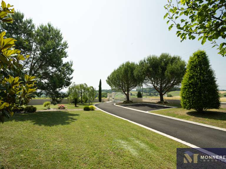 Maison Barbezieux-Saint-Hilaire - 6 chambres - 290m²