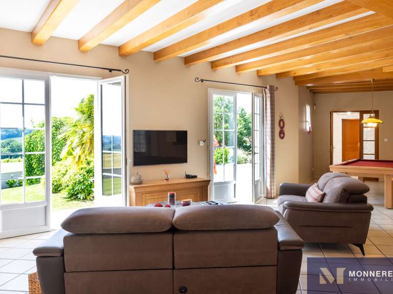 Maison Barbezieux-Saint-Hilaire - 6 chambres - 290m²