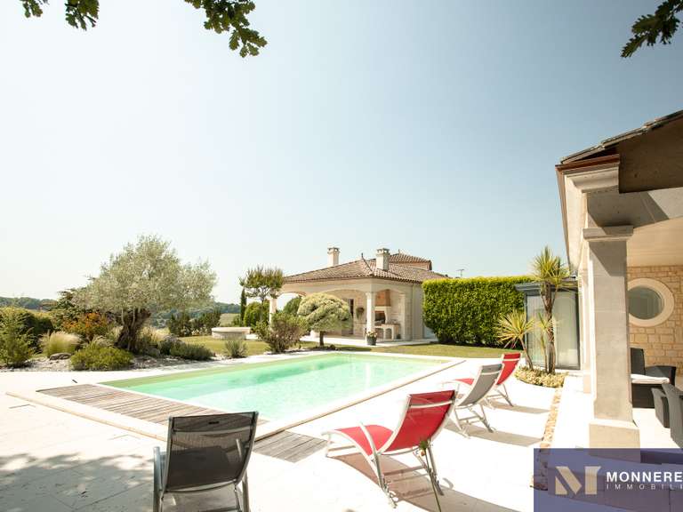 Maison Barbezieux-Saint-Hilaire - 6 chambres - 290m²