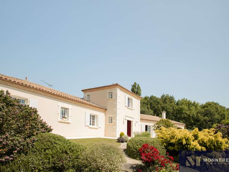 Maison Barbezieux-Saint-Hilaire - 6 chambres - 290m²