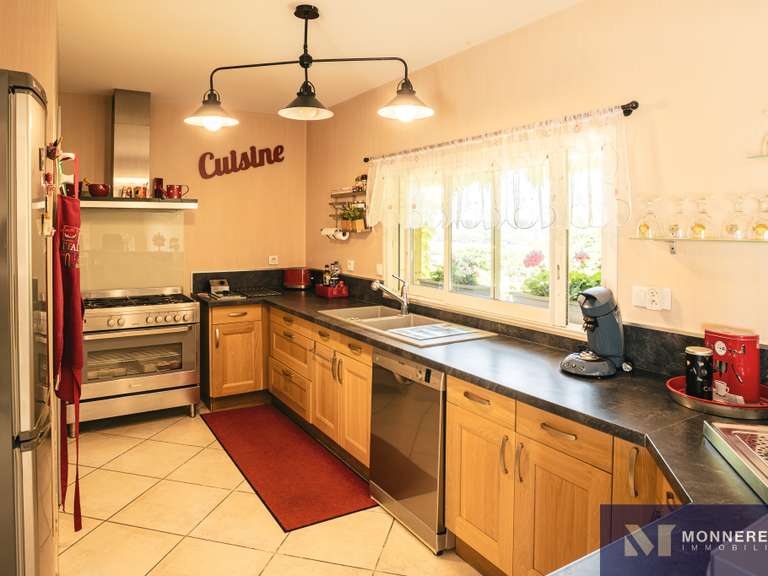 Maison Barbezieux-Saint-Hilaire - 6 chambres - 290m²