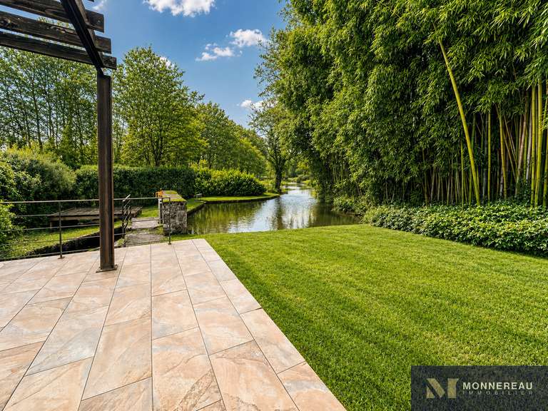 Maison Barbezieux-Saint-Hilaire - 5 chambres - 506m²