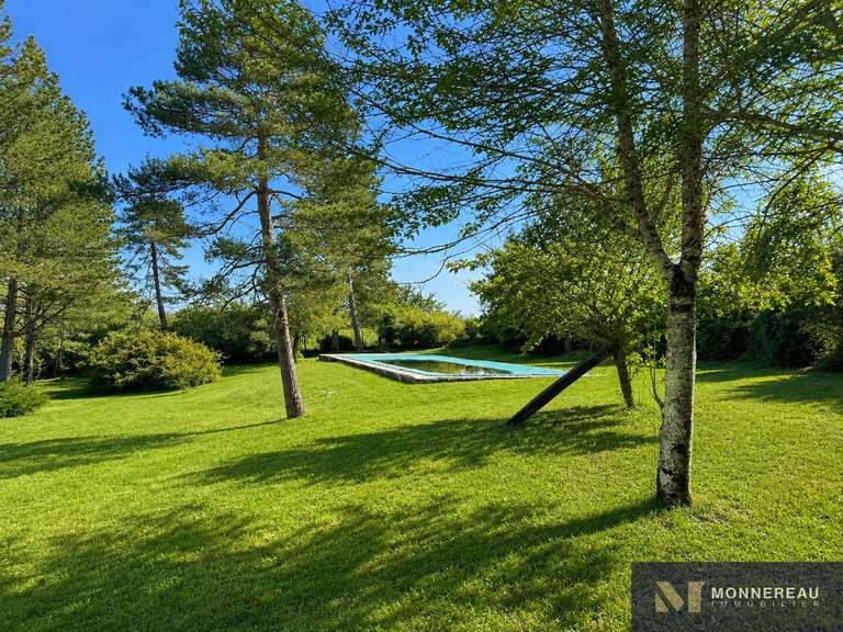 Maison Barbezieux-Saint-Hilaire - 5 chambres - 506m²
