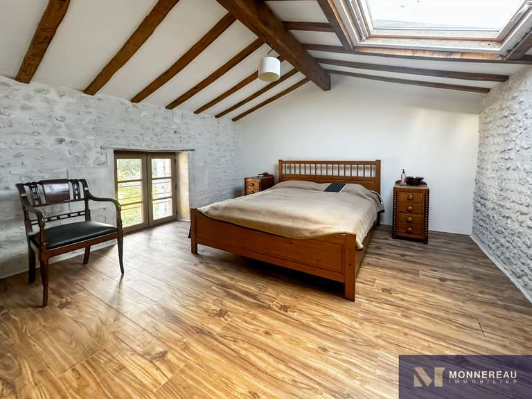 Maison Barbezieux-Saint-Hilaire - 5 chambres - 506m²