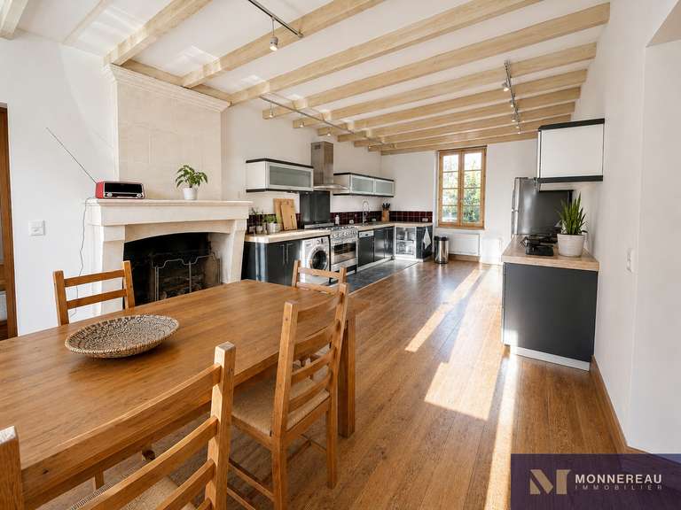 Maison Barbezieux-Saint-Hilaire - 5 chambres - 506m²