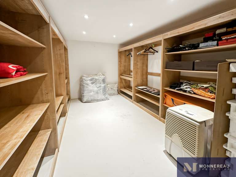 Maison Barbezieux-Saint-Hilaire - 5 chambres - 506m²