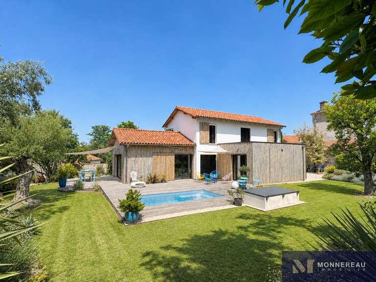 Maison Barbezieux-Saint-Hilaire - 4 chambres - 190m²