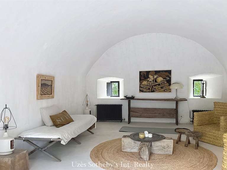 Castle Barjac - 12 bedrooms - 650m²