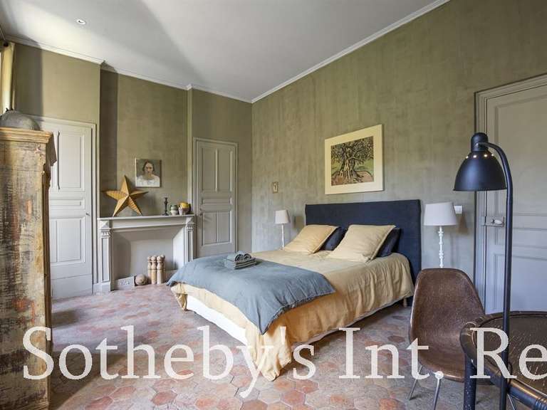 Castle Barjac - 12 bedrooms - 650m²