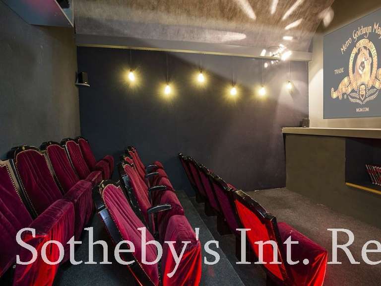 Castle Barjac - 12 bedrooms - 650m²