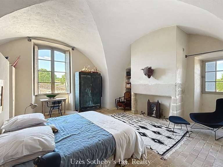 Castle Barjac - 12 bedrooms - 650m²