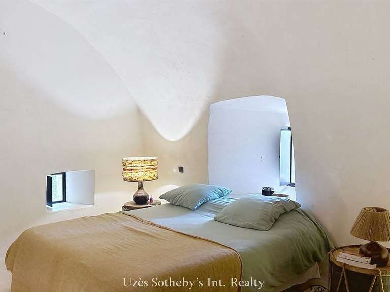 Castle Barjac - 12 bedrooms - 650m²