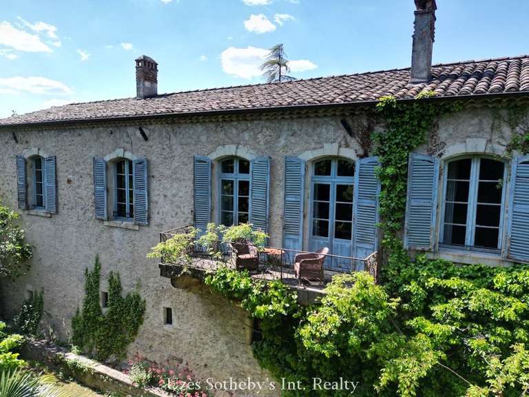 Castle Barjac - 12 bedrooms - 650m²