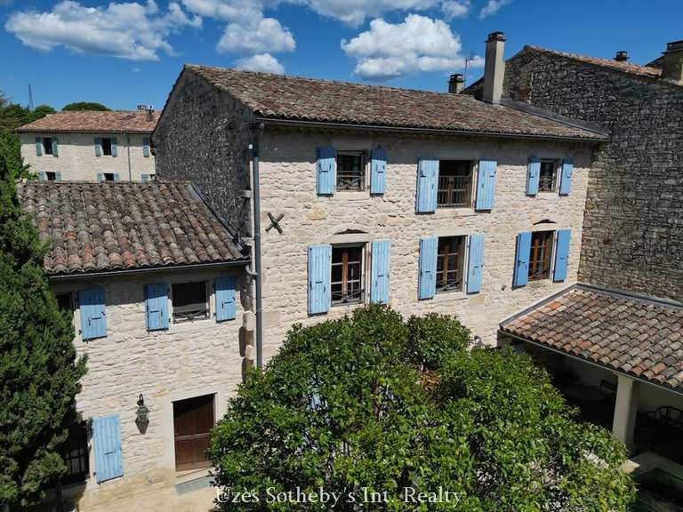 Maison Barjac - 5 chambres - 233m²