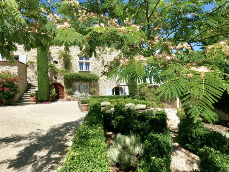 Maison Barjac - 9 chambres - 540m²
