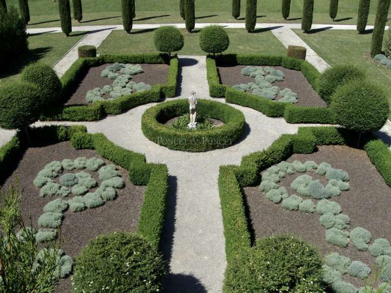 House Barjac - 9 bedrooms - 540m²