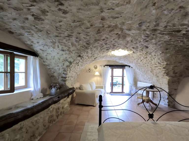 House Barjac - 9 bedrooms - 540m²