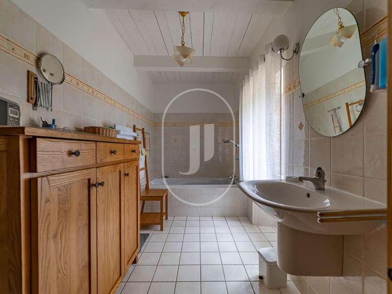 Maison Barjac - 4 chambres - 264m²