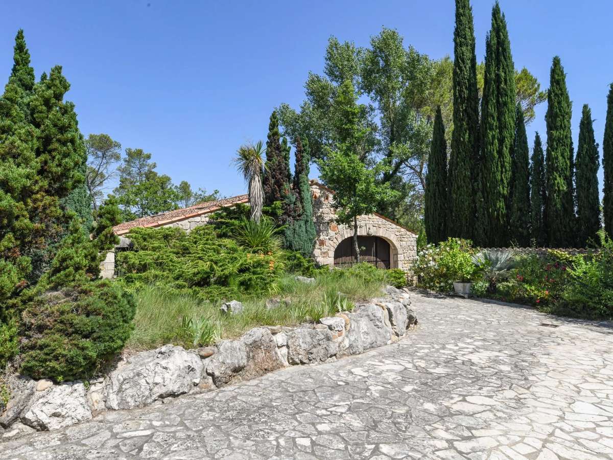 House Barjac