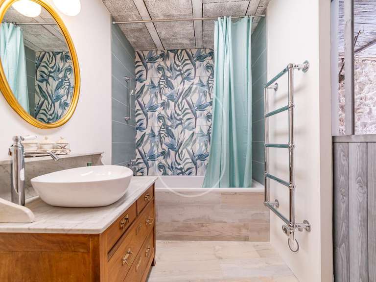 Maison Barjac - 5 chambres - 230m²