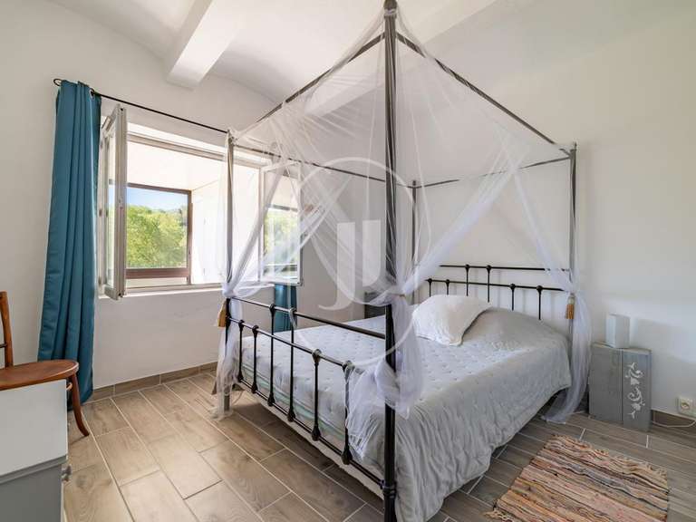 Maison Barjac - 5 chambres - 230m²