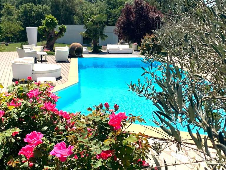 Maison Barjac - 8 chambres - 396m²