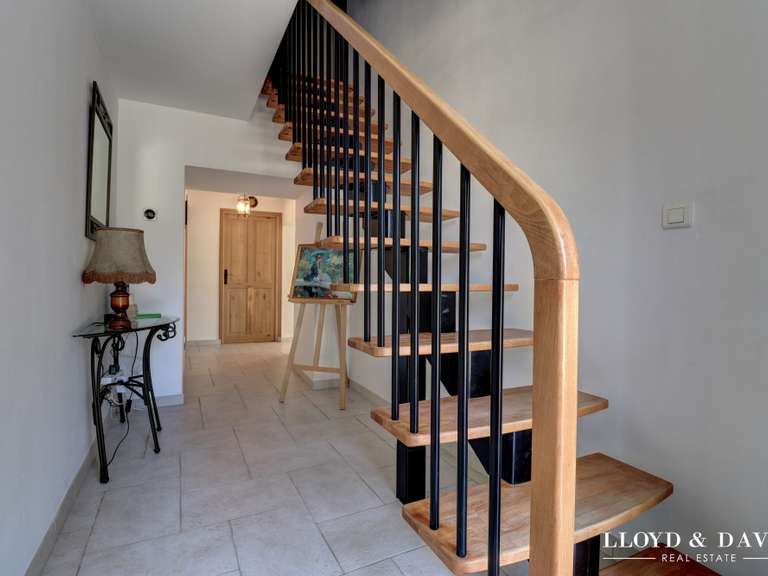 Maison Barjac - 5 chambres - 218m²