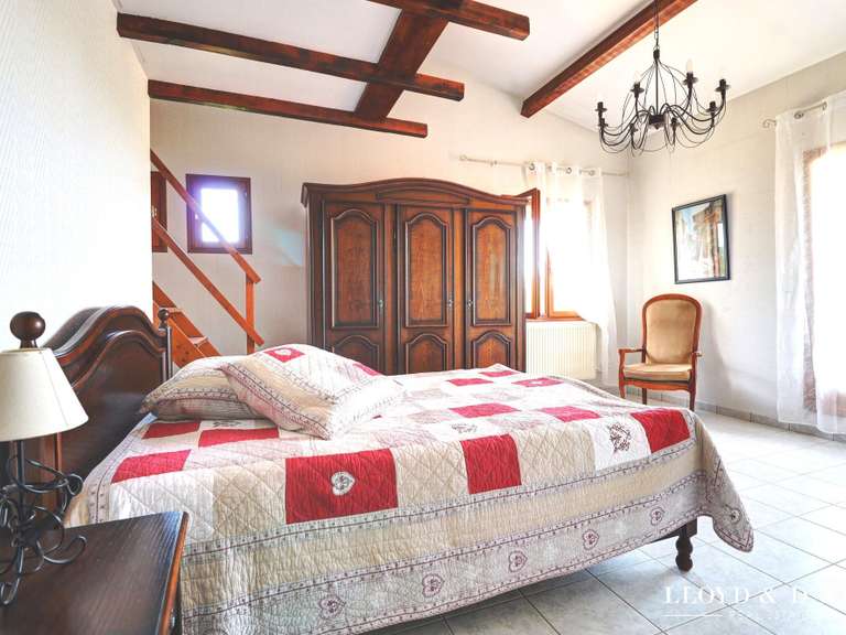 Maison Barjac - 5 chambres - 218m²