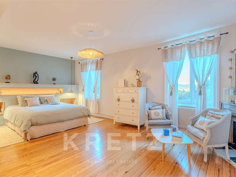 Château Bas-en-Basset - 14 chambres - 1050m²