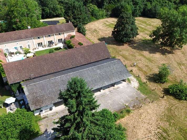 Maison Bassillac - 6 chambres - 288m²