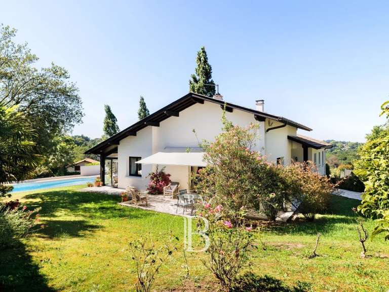 Maison Bassussarry - 4 chambres - 180m²