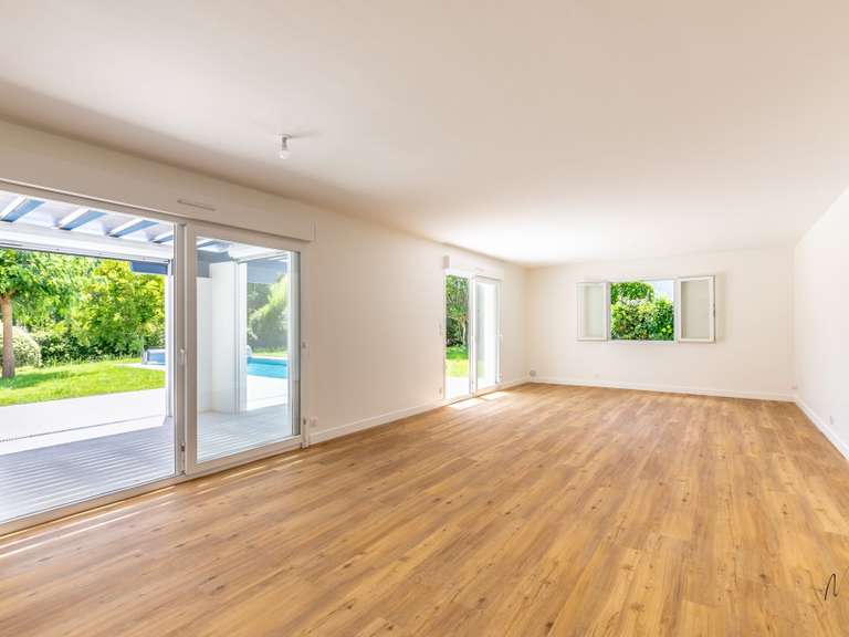 Maison Bassussarry - 4 chambres - 152m²
