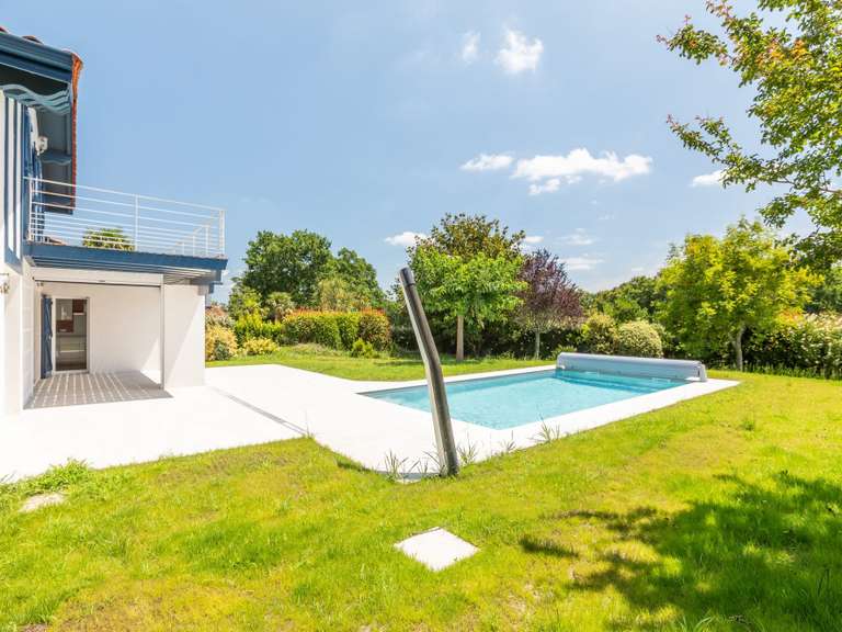 Maison Bassussarry - 4 chambres - 152m²