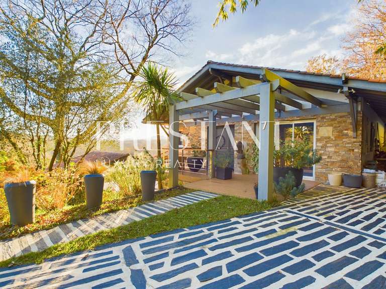 Maison Bassussarry - 4 chambres - 250m²