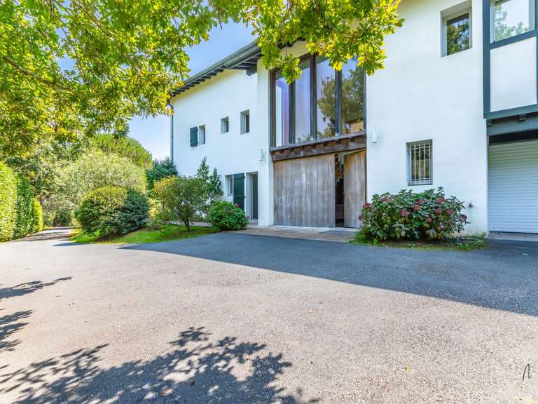 Maison Bassussarry - 5 chambres - 329m²