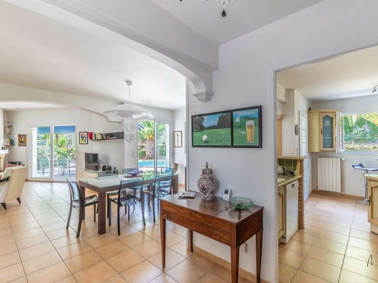 Maison Bassussarry - 4 chambres - 148m²