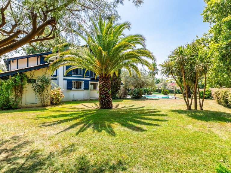 Maison Bassussarry - 4 chambres - 148m²