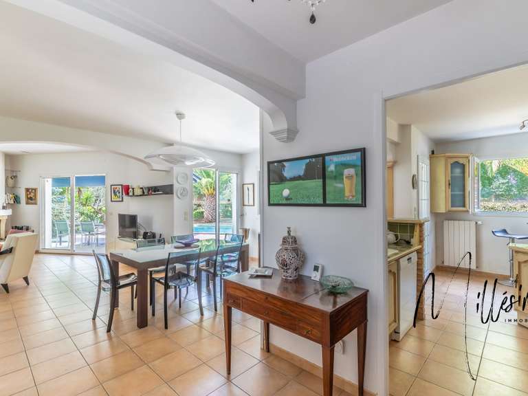Maison Bassussarry - 4 chambres - 148m²