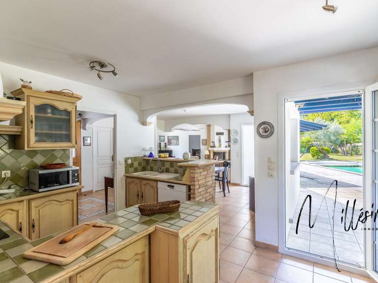 Maison Bassussarry - 4 chambres - 148m²