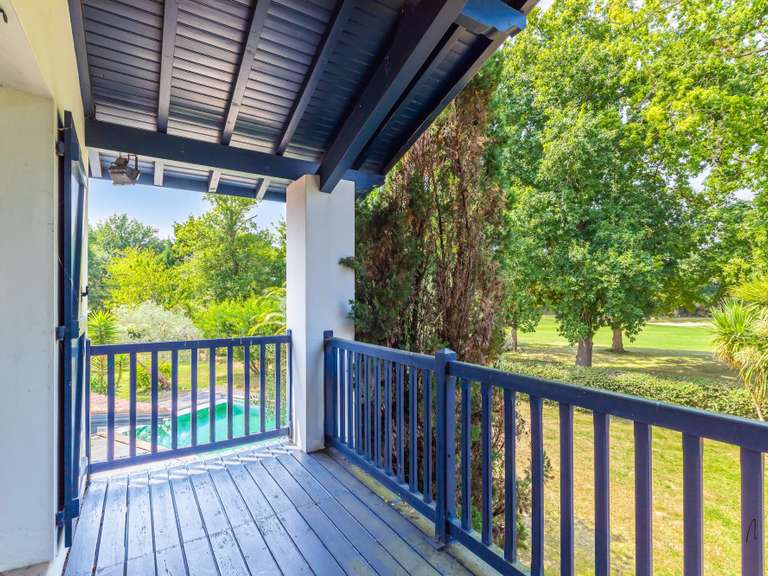 Maison Bassussarry - 4 chambres - 148m²