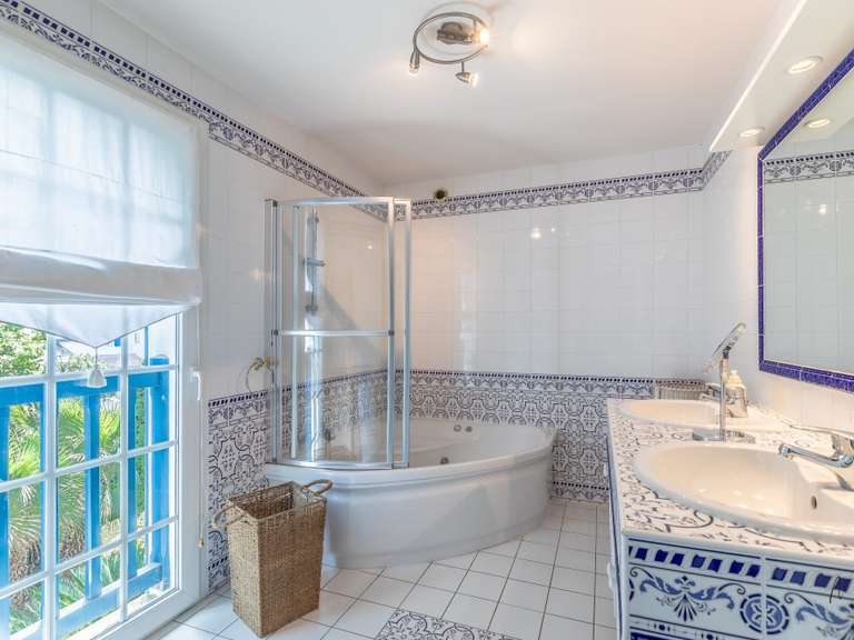 Maison Bassussarry - 4 chambres - 148m²