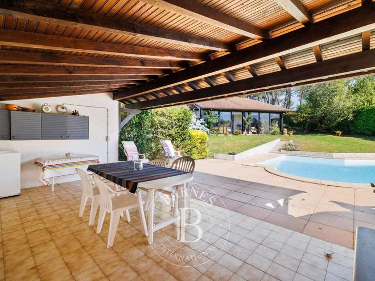 Maison Bassussarry - 4 chambres - 180m²