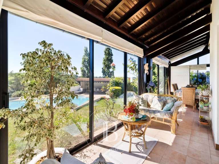 Maison Bassussarry - 4 chambres - 180m²