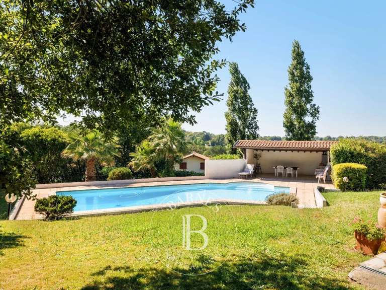 Maison Bassussarry - 4 chambres - 180m²