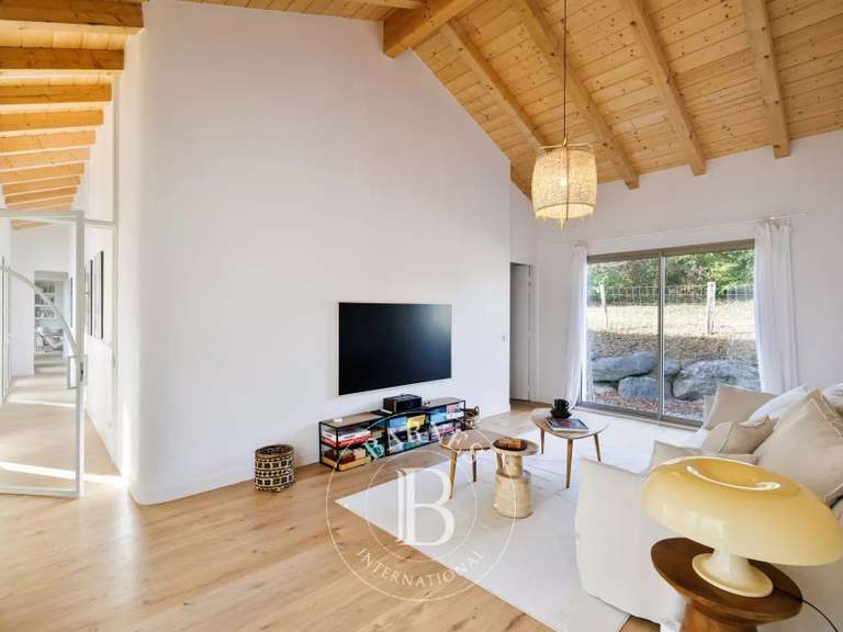 Maison Bassussarry - 5 chambres - 387m²