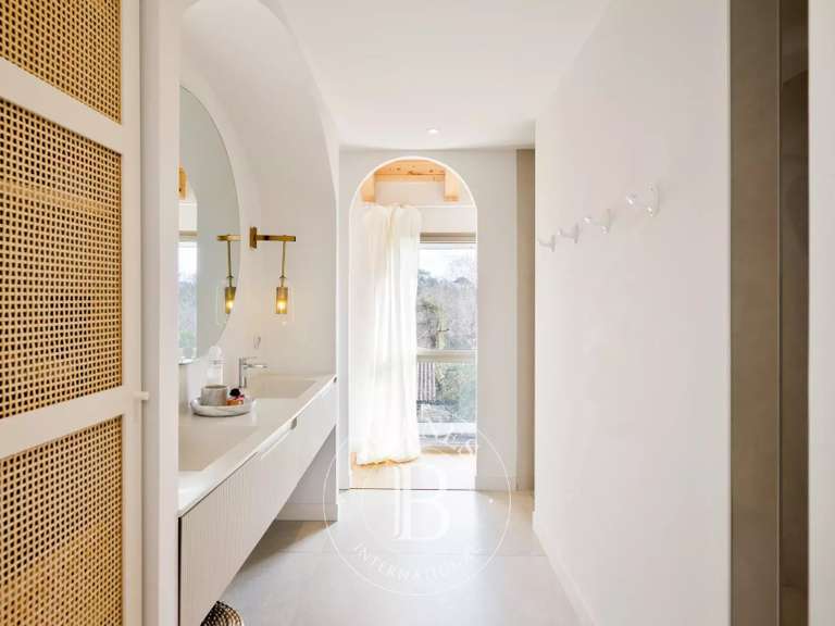 Maison Bassussarry - 5 chambres - 387m²