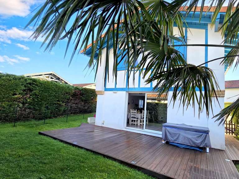 Maison Bassussarry - 3 chambres - 90m²