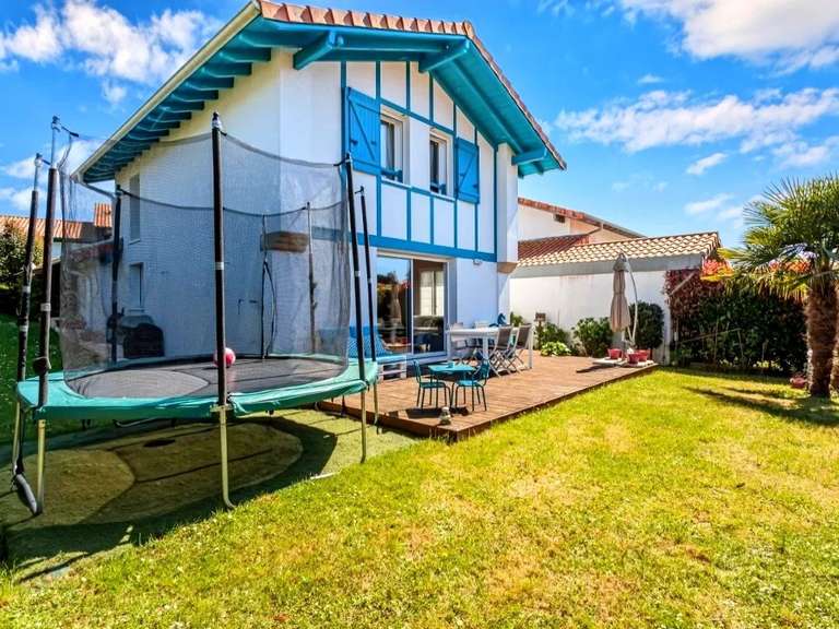 Maison Bassussarry - 3 chambres - 90m²