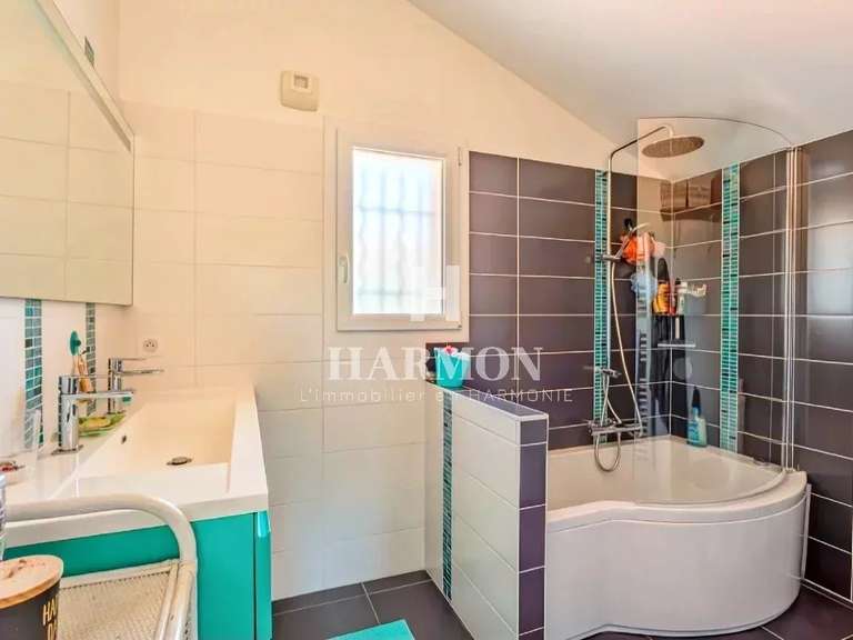 Maison Bassussarry - 3 chambres - 105m²