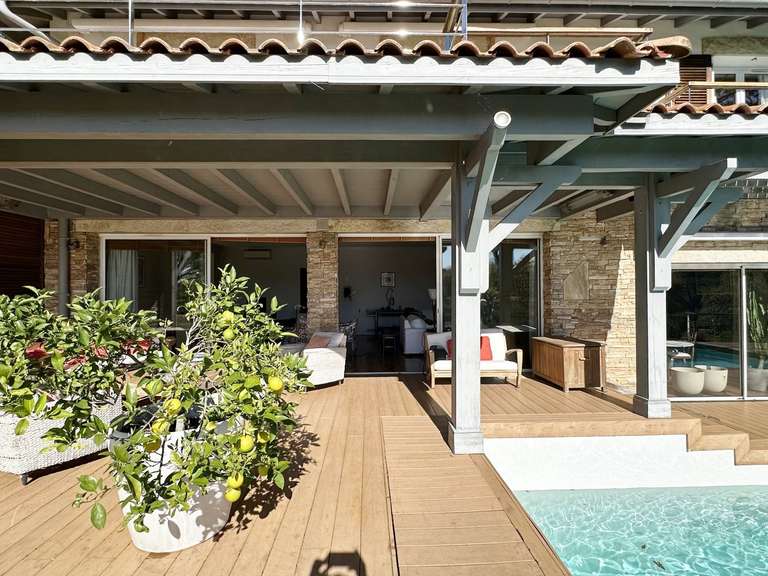 Maison Bassussarry - 4 chambres - 240m²